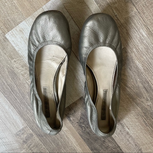 Vera Wang Ballet Flats - Picture 1 of 4